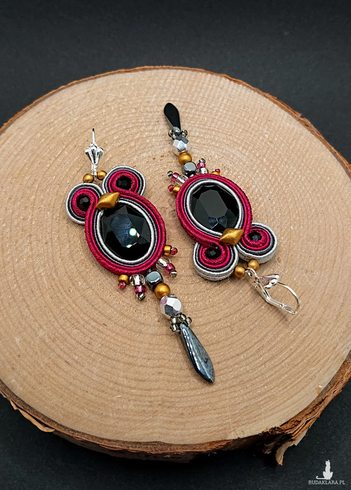 Bordowo-szare kolczyki sutasz z czarnymi kryształkami